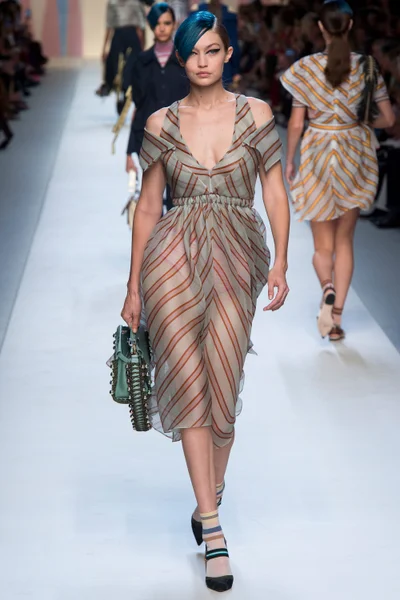 Look 19
